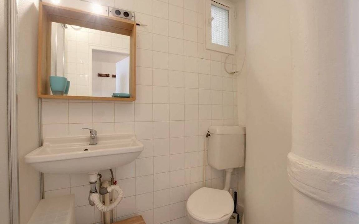 Photo of Bathroom in Quartier de la Folie-Mericourt