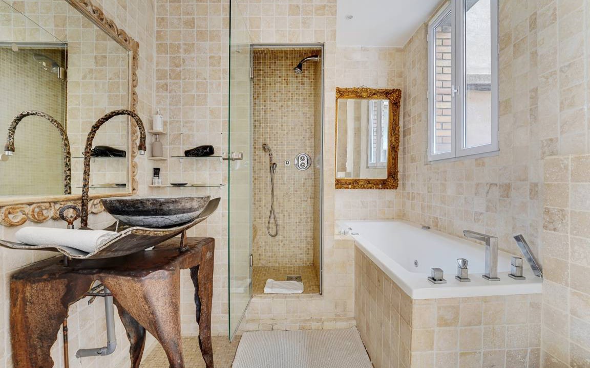 Photo of Bathroom in Neuilly-sur-Seine
