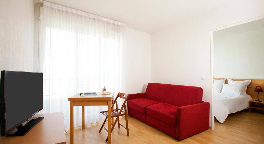 Photo of Livingroom in Plateau - Mont-Valerien