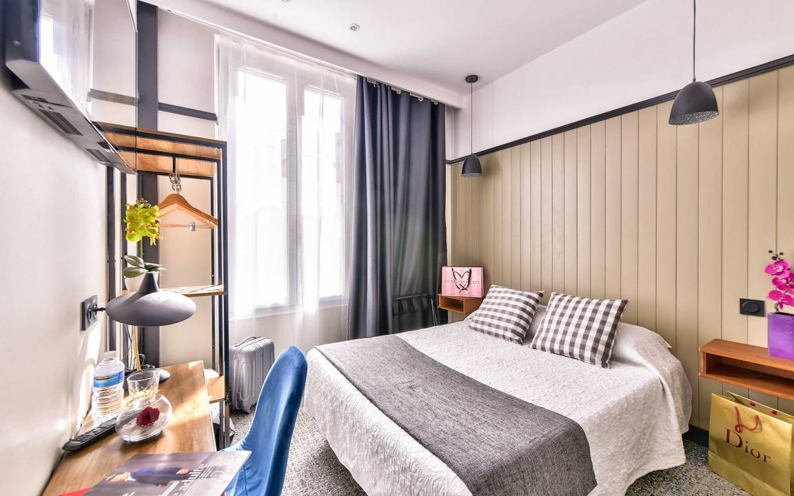Photo of Bedroom in Asnieres-sur-Seine