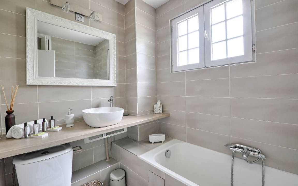 Photo of Bathroom in L'Hay-les-Roses