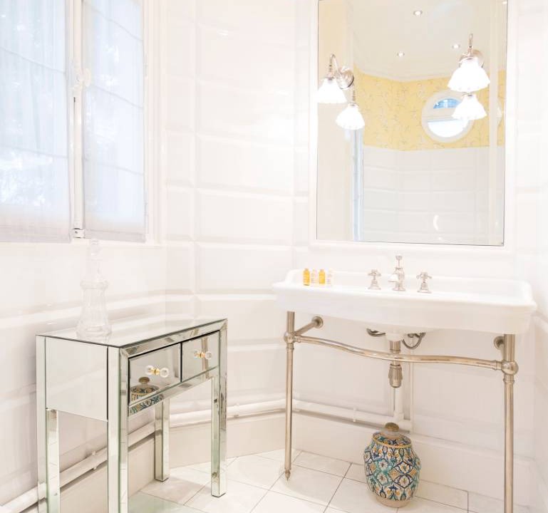 Photo of Bathroom in Chaillot