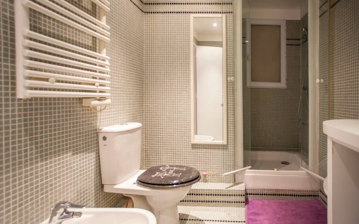 Photo of Bathroom in Quartier de la Folie-Mericourt