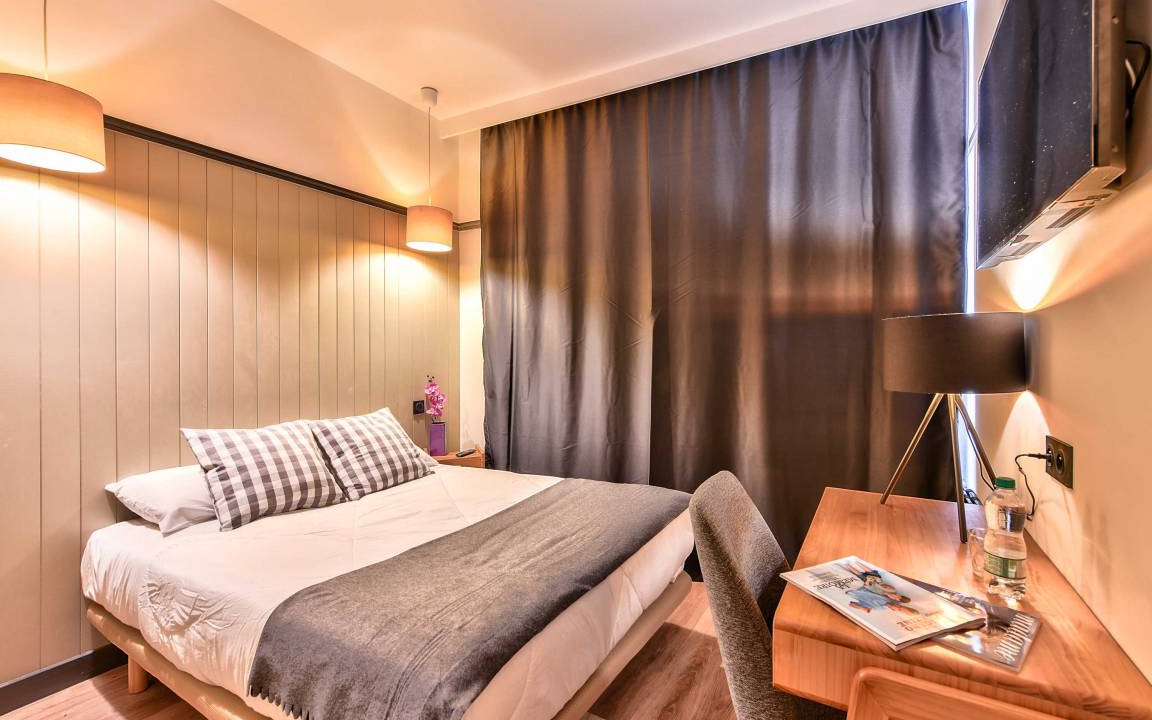 Photo of Bedroom in Asnieres-sur-Seine