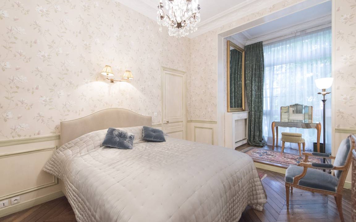 Photo of Bedroom in Chaillot