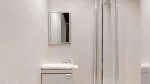 Photo of Bathroom in Arts-et-Metiers