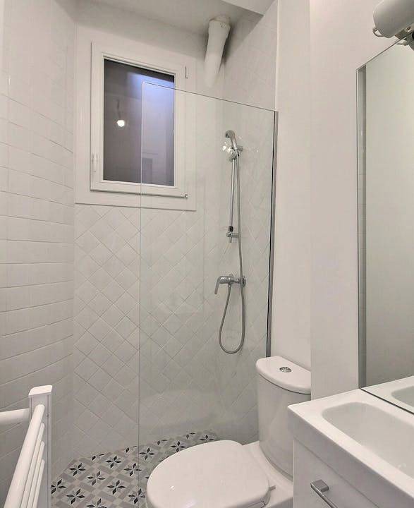 Photo of Bathroom in Quartier de la Folie-Mericourt