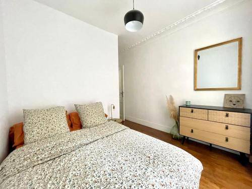 Photo of Bedroom in Asnieres-sur-Seine