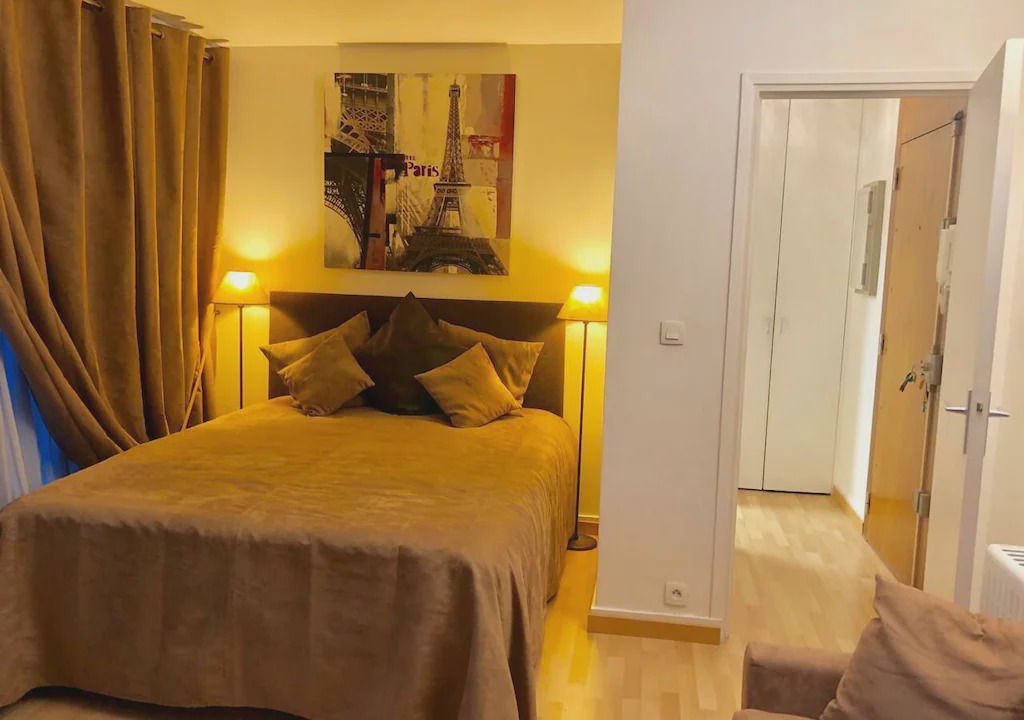 Photo of Bedroom in Chaillot