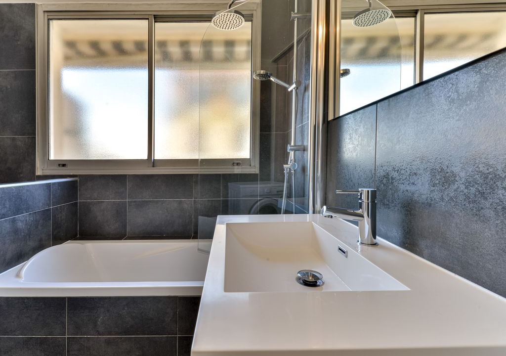 Photo of Bathroom in Republique–Point-du-Jour