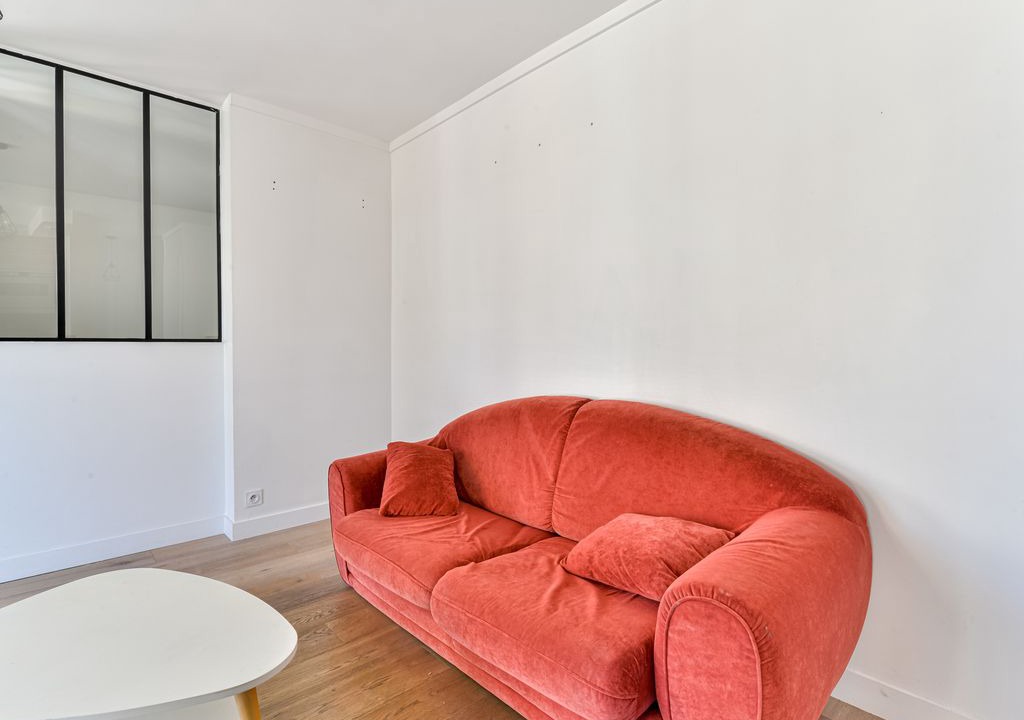 Photo of Livingroom in Republique–Point-du-Jour
