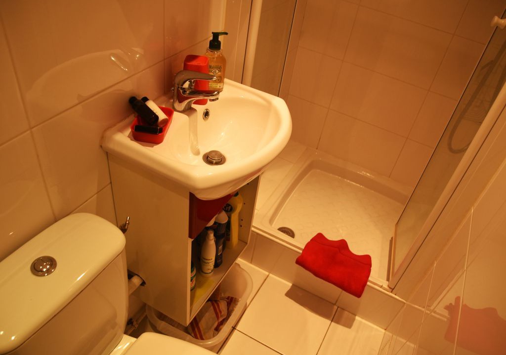 Photo of Bathroom in Combat