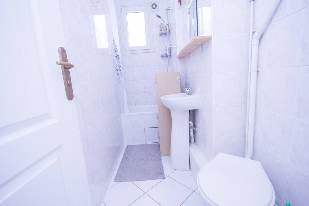 Photo of Bathroom in Combat