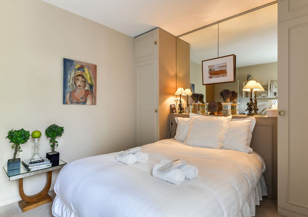 Photo of Bedroom in Republique–Point-du-Jour