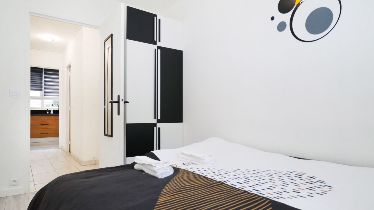 Photo of Bedroom in Le Plessis-Robinson