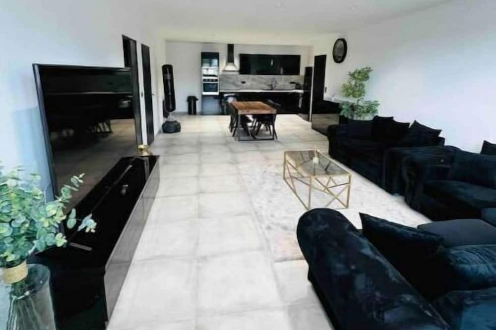 Photo of Livingroom in Livry-Gargan