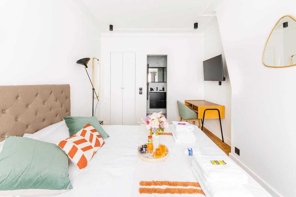 Photo of Bedroom in Chaillot