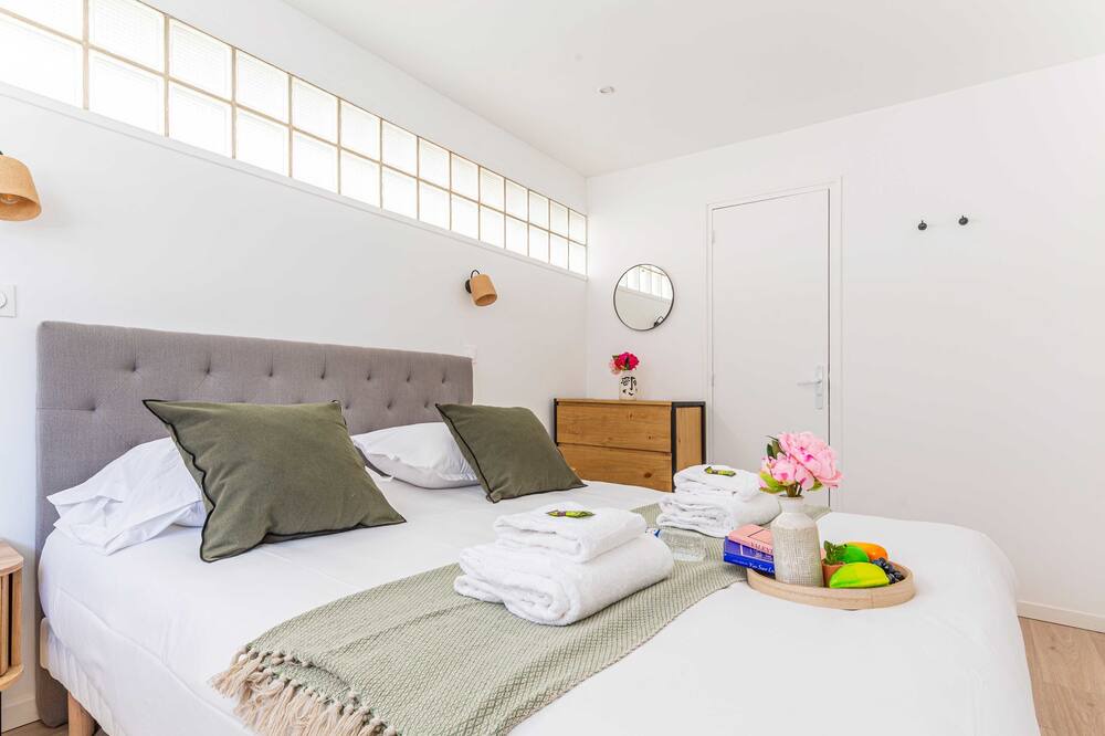 Photo of Bedroom in Republique–Point-du-Jour