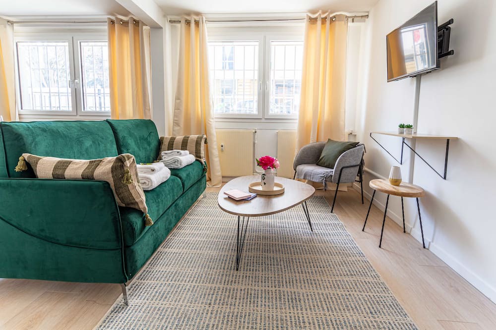 Photo of Livingroom in Republique–Point-du-Jour