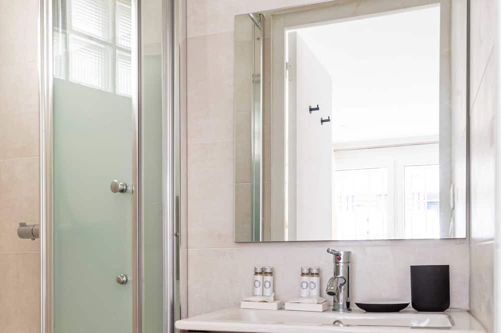 Photo of Bathroom in Republique–Point-du-Jour