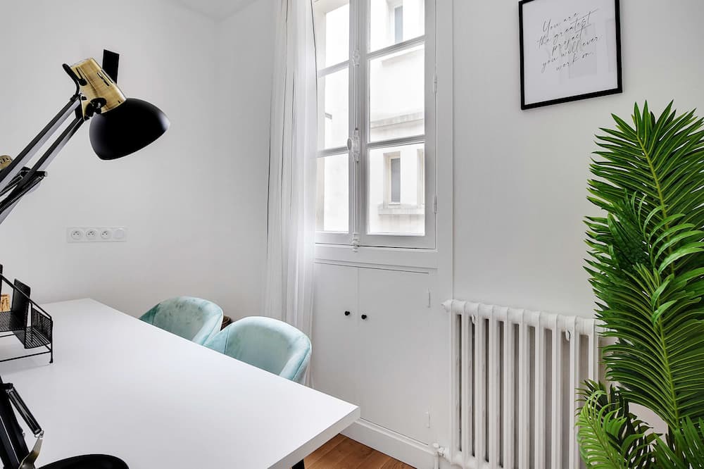 Photo of Others in Neuilly-sur-Seine