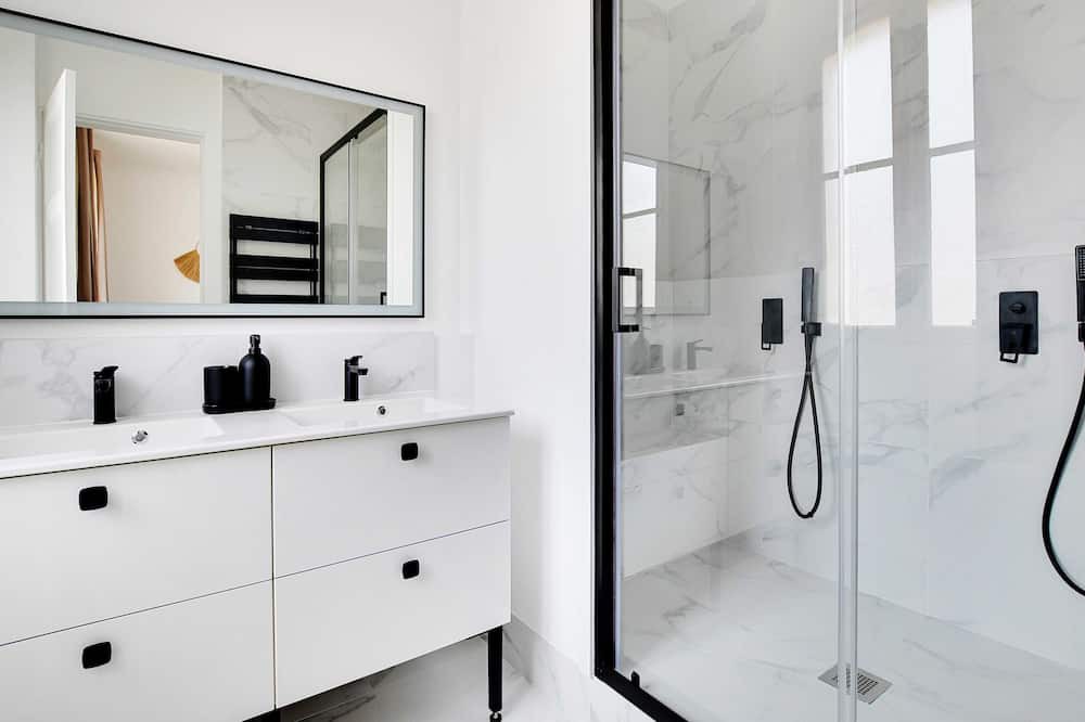 Photo of Bathroom in Neuilly-sur-Seine