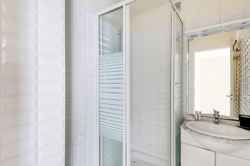 Photo of Bathroom in Republique–Point-du-Jour