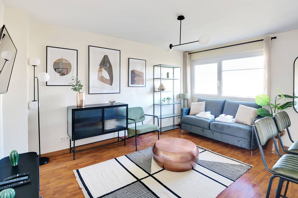Photo of Livingroom in Republique–Point-du-Jour