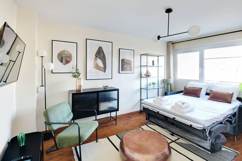 Photo of Bedroom in Republique–Point-du-Jour