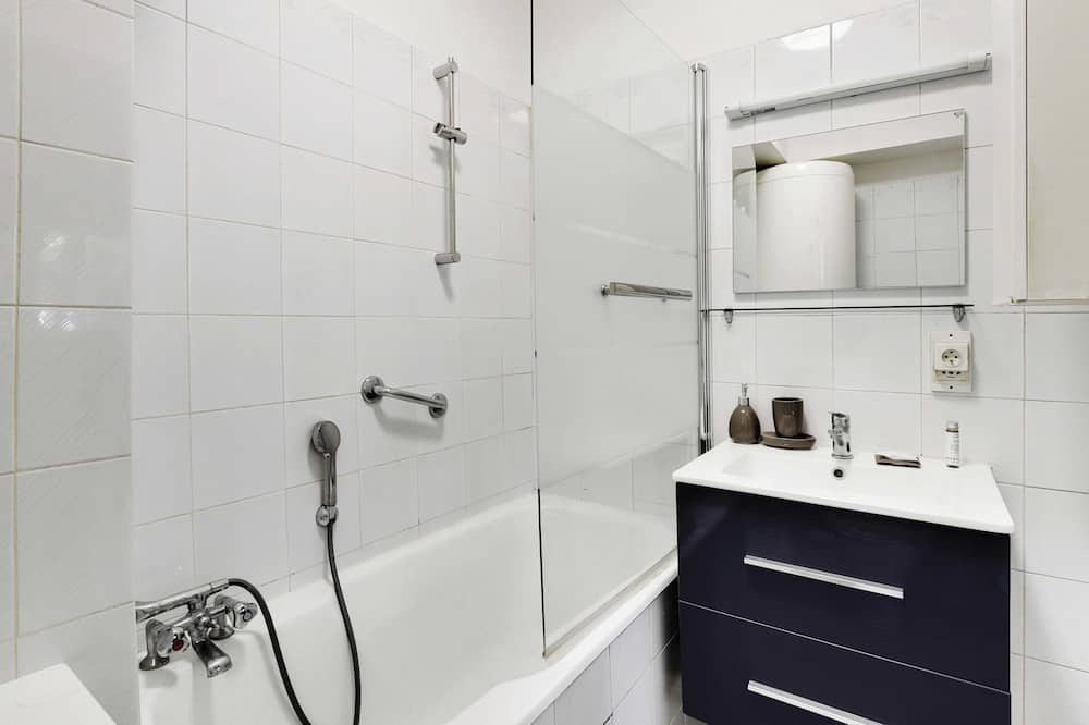 Photo of Bathroom in Combat