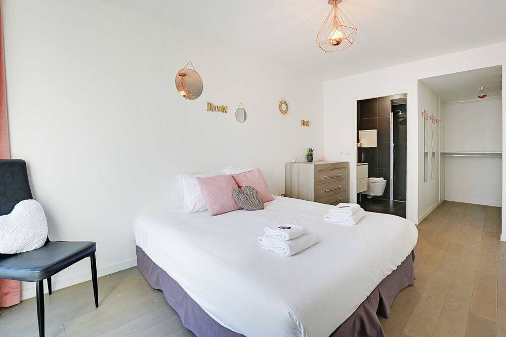 Photo of Bedroom in 19th Arrondissement