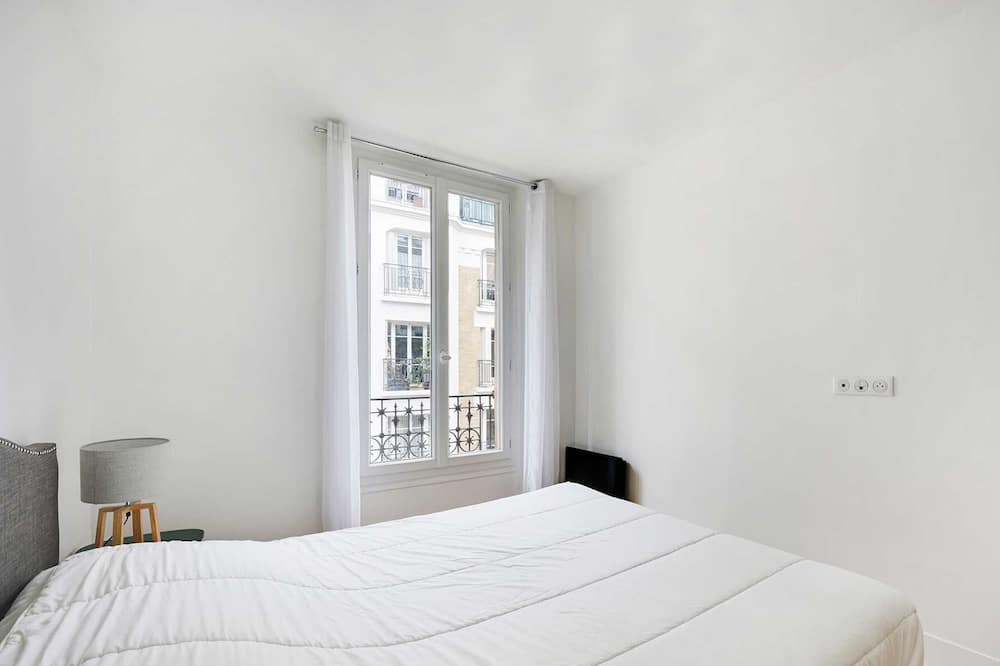 Photo of Bedroom in Clignancourt