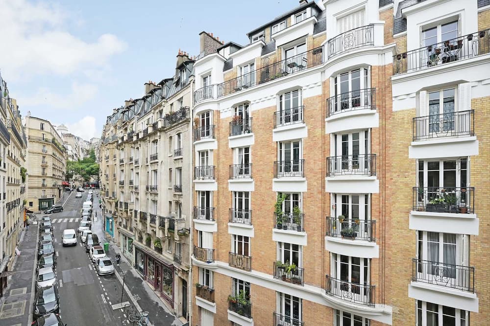 Photo of Patio Balcony in Clignancourt