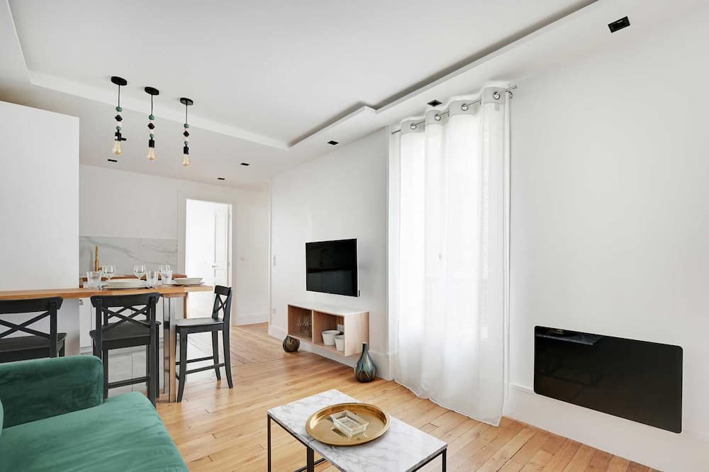 Photo of Livingroom in Clignancourt
