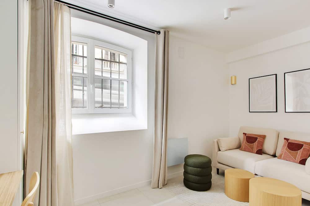 Photo of Livingroom in 16th Arrondissement