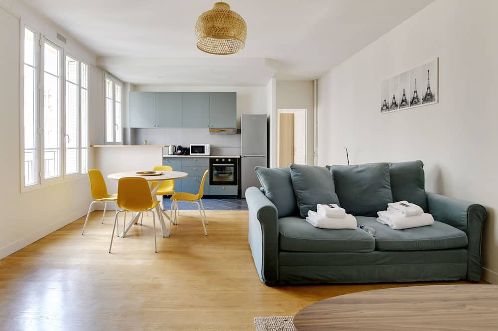 Photo of Livingroom in Republique–Point-du-Jour