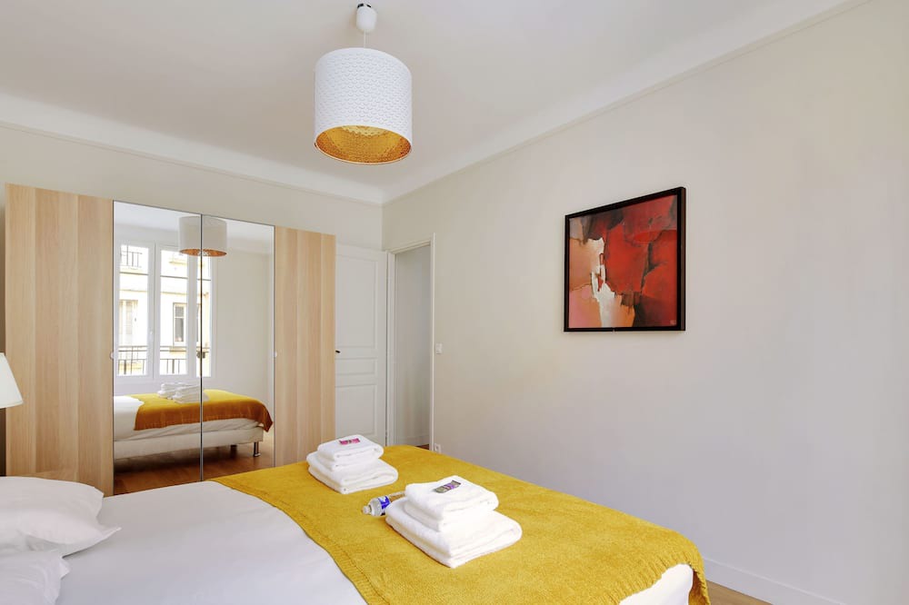 Photo of Bedroom in Republique–Point-du-Jour