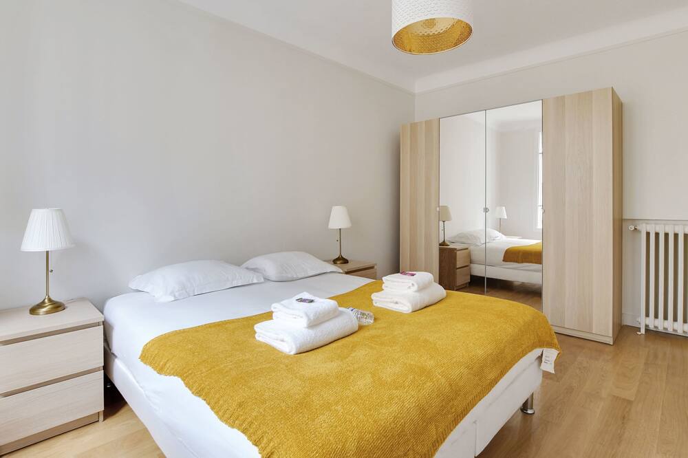 Photo of Bedroom in Republique–Point-du-Jour