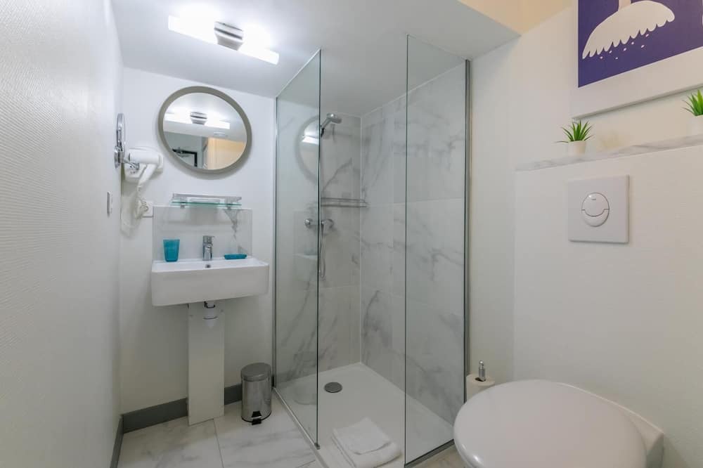 Photo of Bathroom in 9th Arrondissement