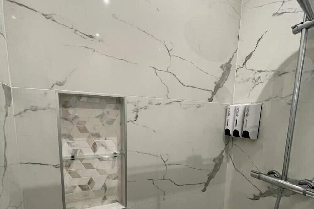 Photo of Bathroom in Le Plessis-Robinson