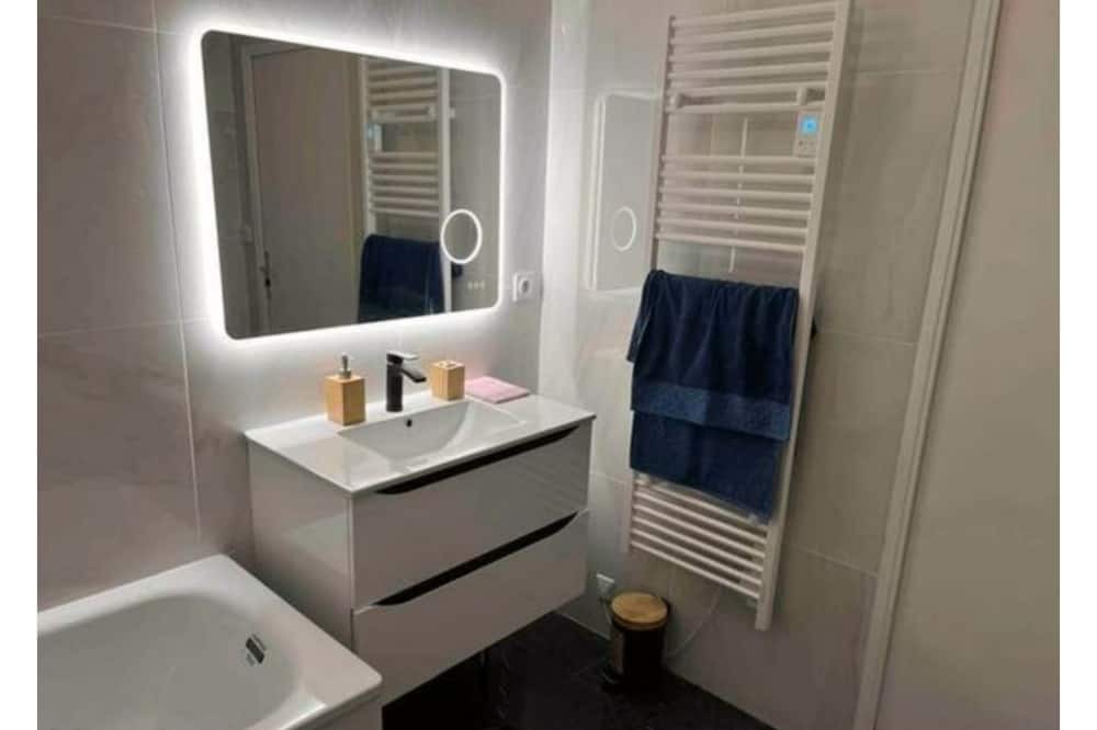 Photo of Bathroom in Neuilly-Plaisance