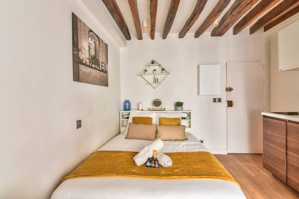 Photo of Bedroom in Arts-et-Metiers