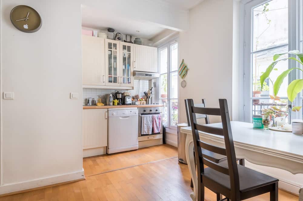 Photo of Kitchen in Quartier de la Folie-Mericourt