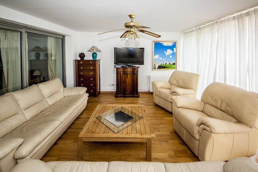 Photo of Livingroom in Suresnes