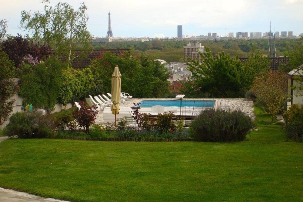 Photo of Outdoor in Suresnes