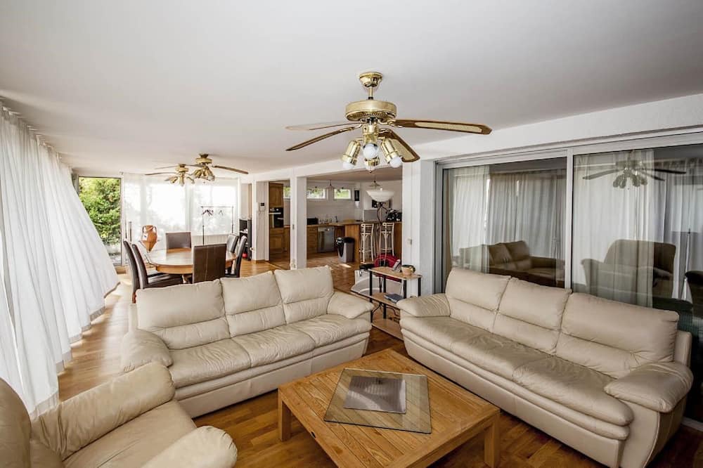 Photo of Livingroom in Suresnes