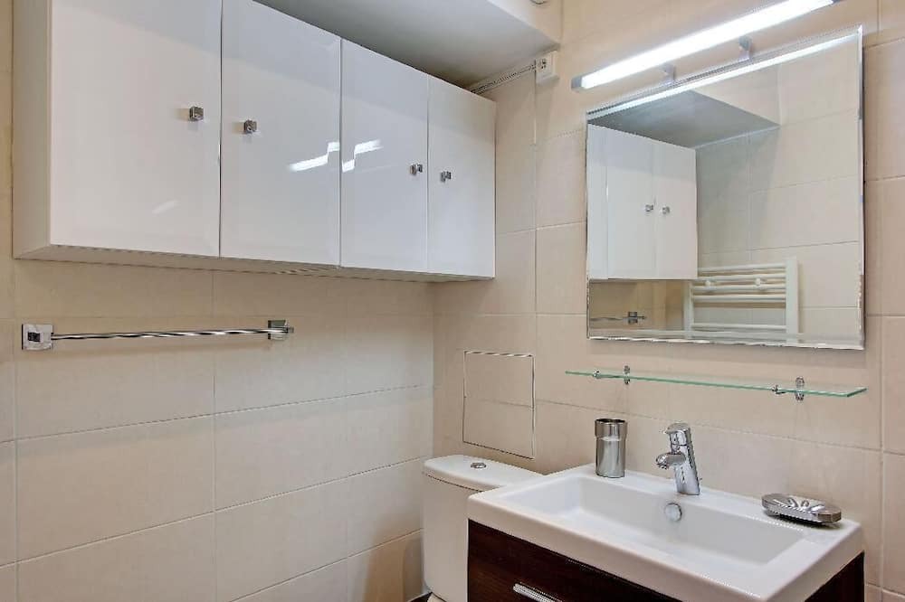 Photo of Bathroom in Combat