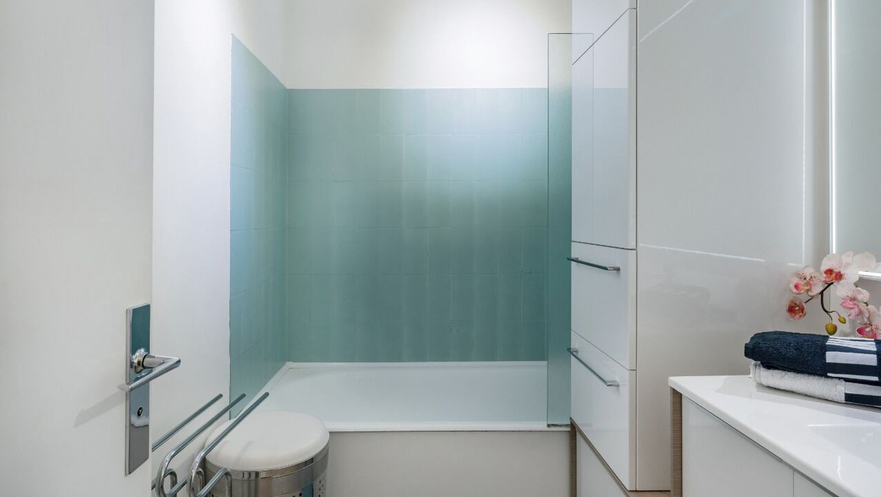 Photo of Bathroom in Quartier Saint-Ambroise