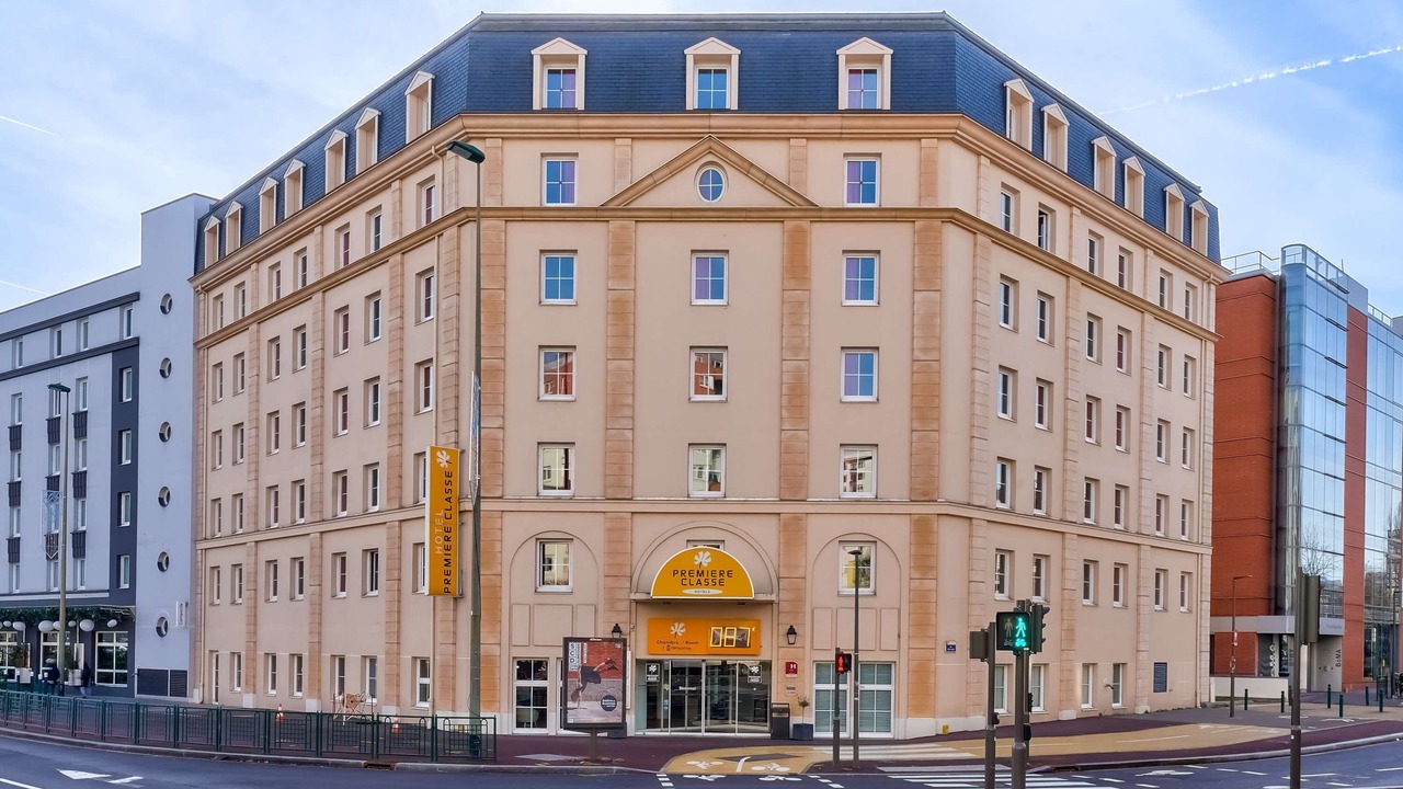 Photo of Buildings in Suresnes