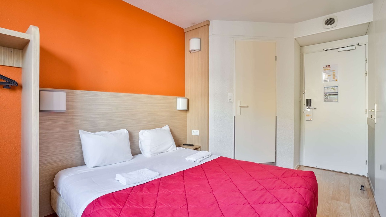 Photo of Bedroom in Suresnes